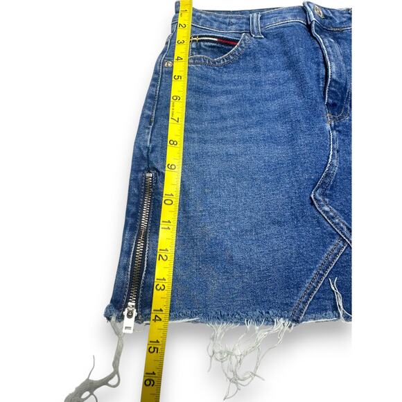 Tommy Jean Denim Mini Skirt Size 26 Raw Hem & Zipper Detail - Picture 4 of 9